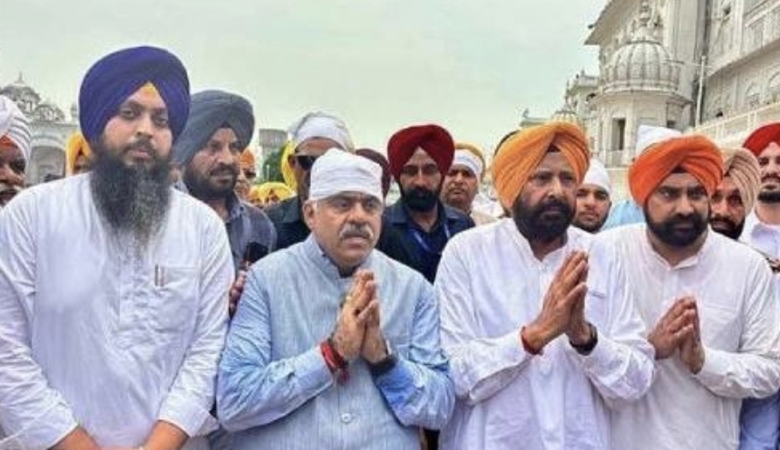 ਦਰਬਾਰ ਸਾਹਿਬ ਨਤਮਸਤਕ ਹੋਏ ਤਰੁਣ ਚੁੱਘ ਤੇ ਕੇਵਲ ਸਿੰਘ ਢਿੱਲੋਂ, ਸਰਬੱਤ ਦੇ ਭਲੇ ਦੀ ਕੀਤੀ ਅਰਦਾਸ